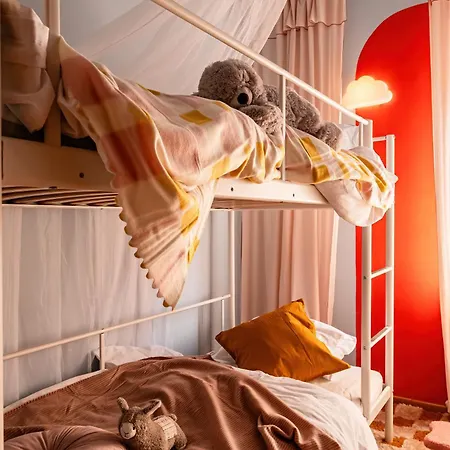 Play Cloud Manor Old Town Heart Renovated Apartment